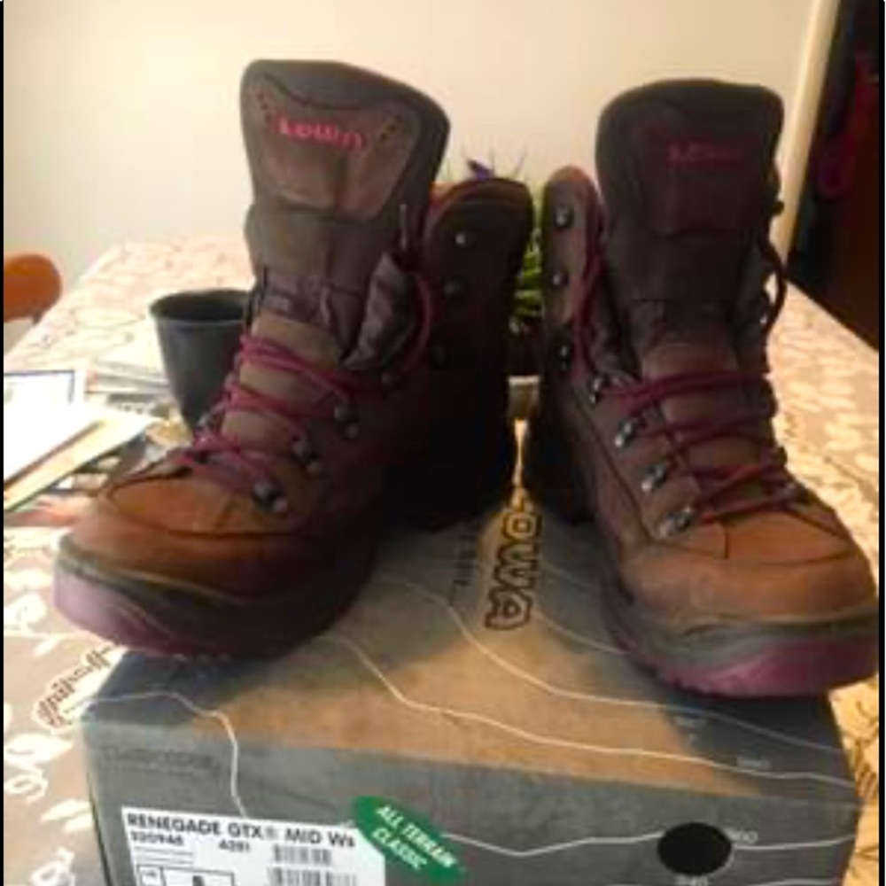 Lowa Renegade women’s 10 hiking boots WP